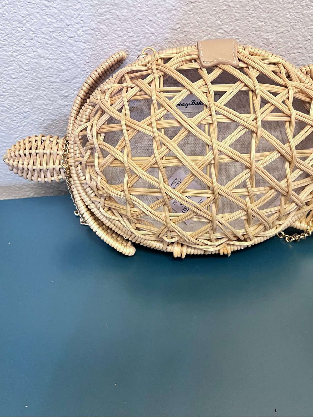 Tommy Bahama Woven Turtle Crossbody Bag in Natural Beige with Gold Chain - Picture 8 of 8
